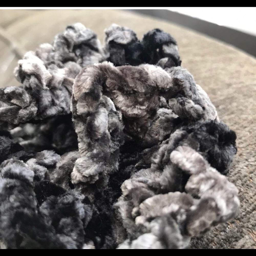 Crochet Velvet Scrunchies - Picture 4 of 4